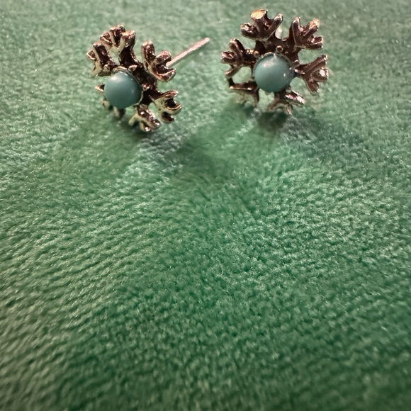 Turquoise silver tone earrings - Picture 3 of 3